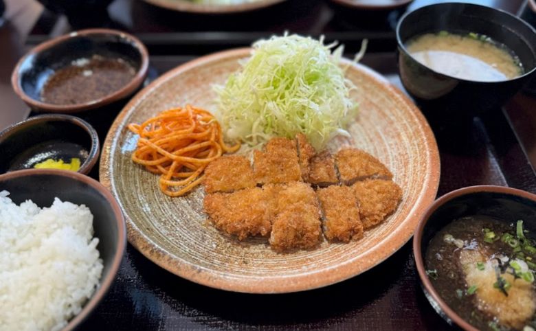 とんかつ定食