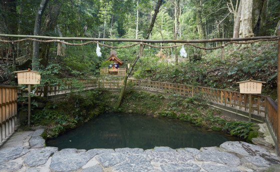 八重垣神社　鏡の池　占い　パワースポット　縁結び　良縁