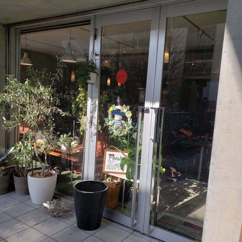 松江市寺町にあるcafe&baeFrancの外観