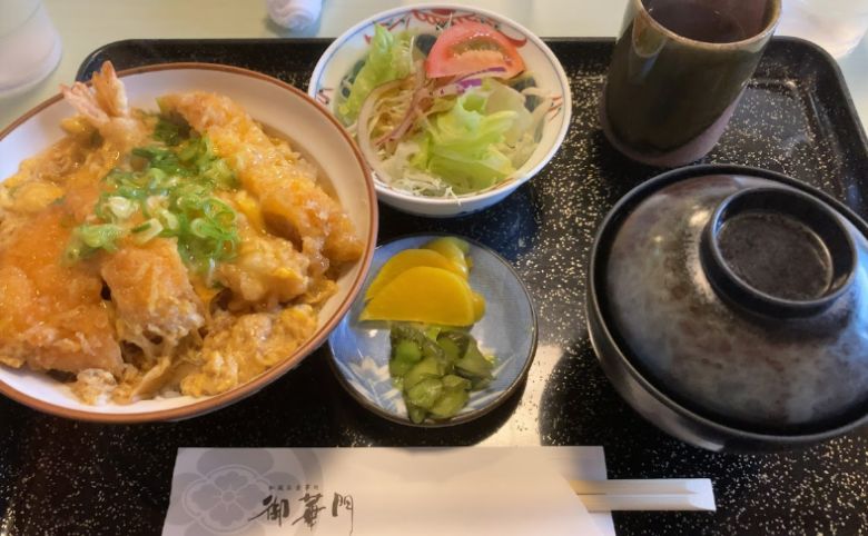 御華門ミックス丼