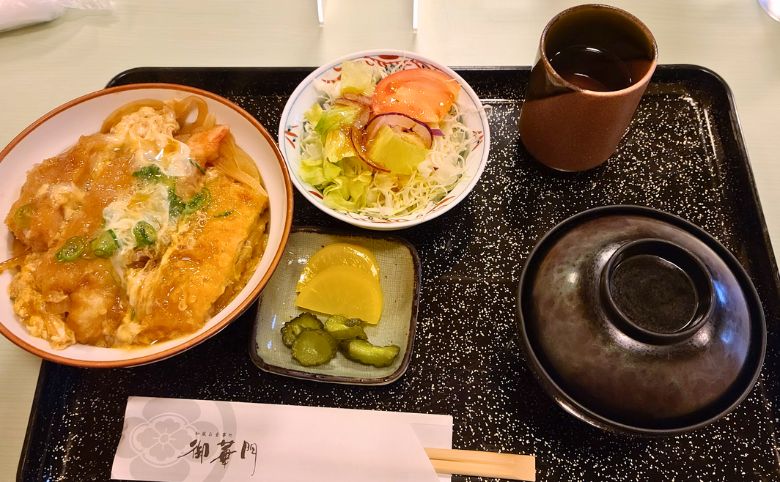 御華門ミックス丼