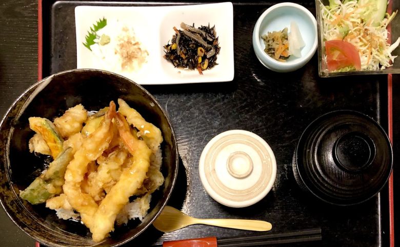 地産料理 あお山天丼