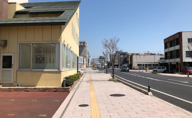 しかた 矯正・小児・歯科 医院外観