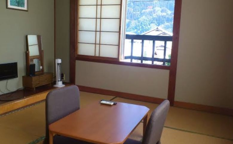 食堂民宿 さと山