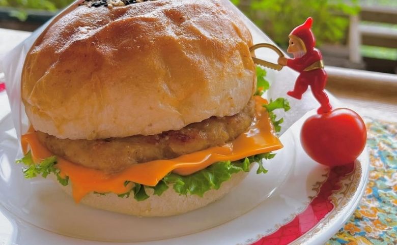 mame cafe 玉造アートボックスハンバーガー
