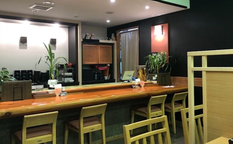 薬膳スープカレー8,000,000(ハッピャクマン)店内