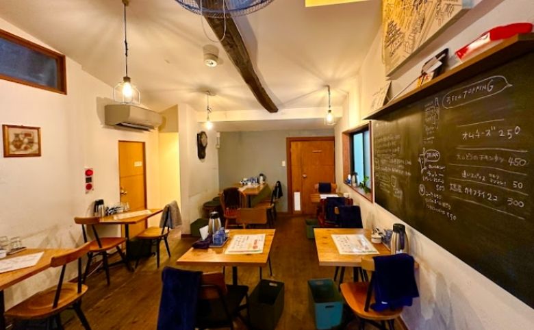 KARLY tonomachi駅前店内