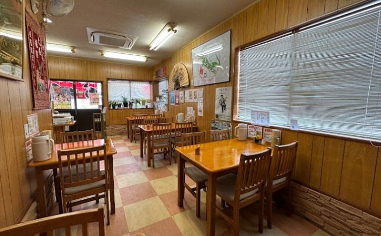 ラーメンにいはお店内