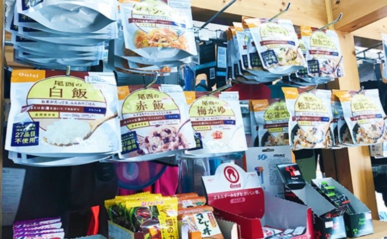 登山の店 菊信の店内