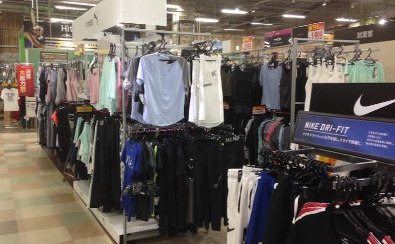 スポーツデポ 松江店の店内のキャンプ用品