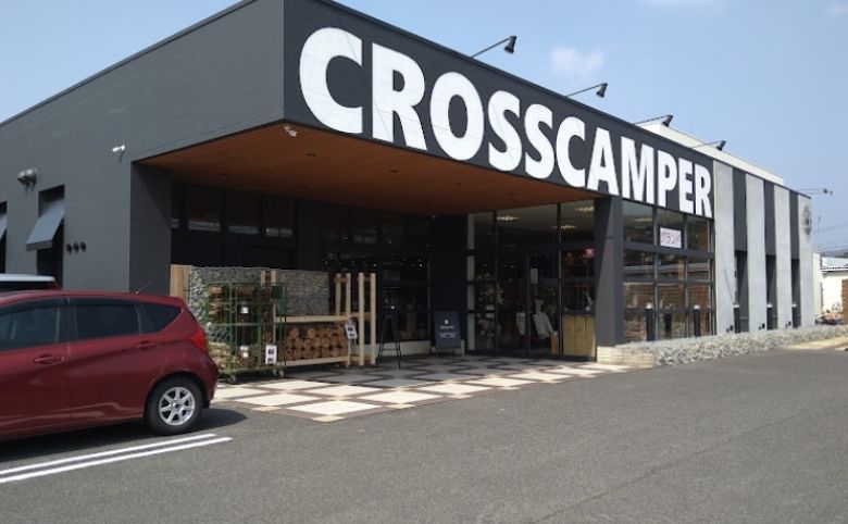 アウトドアショップ クロスキャンパーの外観