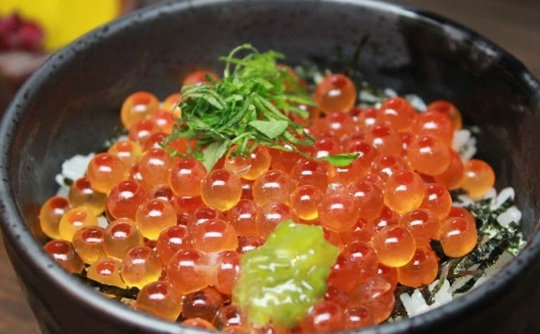 創作料理dining くま吉のいくら丼