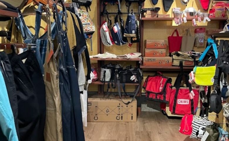 アウトドアショップ クロスキャンパーの店内