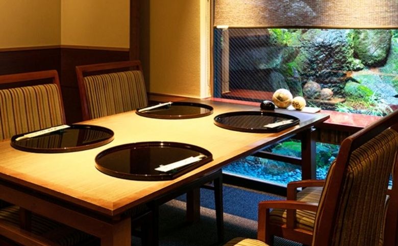 庭園茶寮 みな美の店内