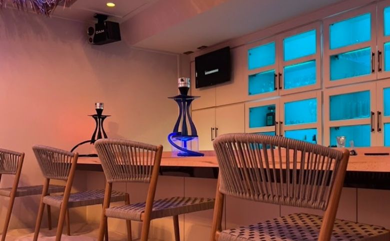 sand&shisha bar SU-7 shiba&shisha bar SI-8の店内と床には砂