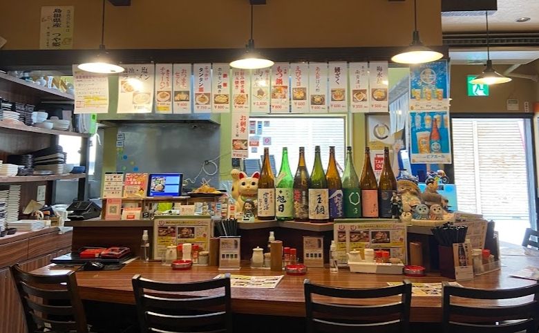 大衆酒場 串かっちゃんの店内