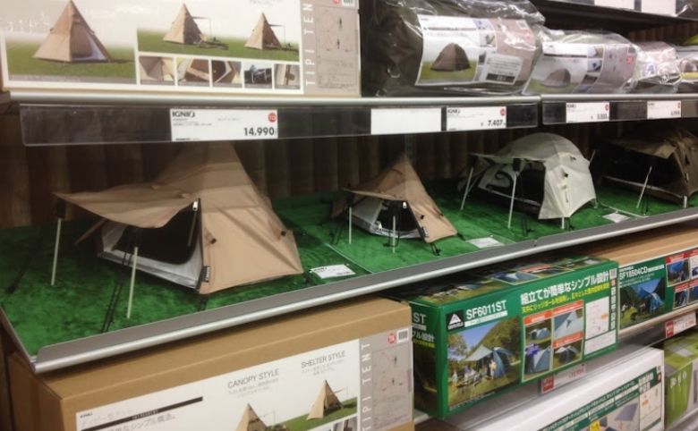 スポーツデポ 松江店の店内のキャンプ用品