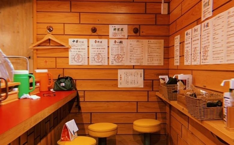 広島風つけ麺専門店 辛麺亭の店内