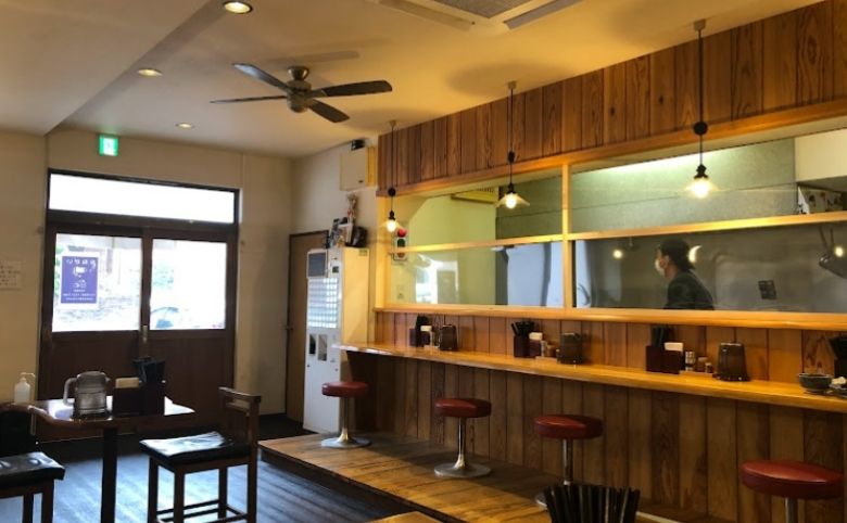 学園 天空の店内