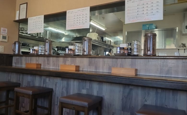 めん家 現進の店内