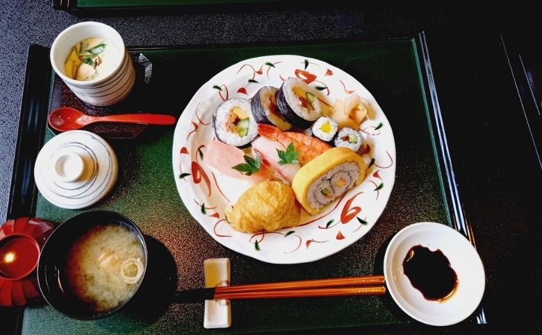 千鳥寿しの盛り合わせランチ
