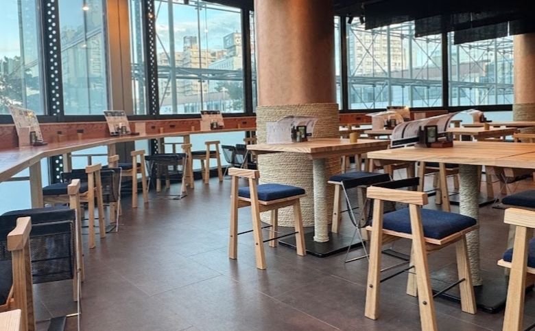 一福そばの店内