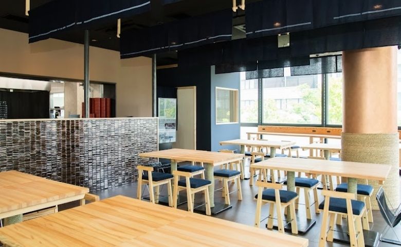 一福そばの店内