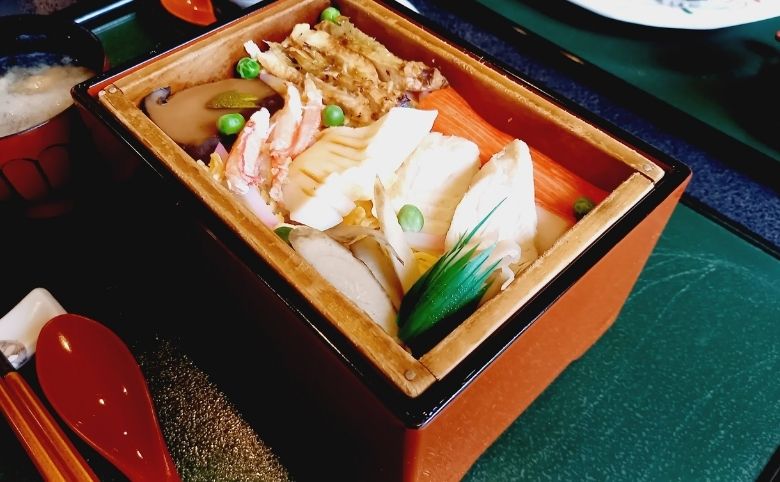 千鳥寿しの蒸し寿司
