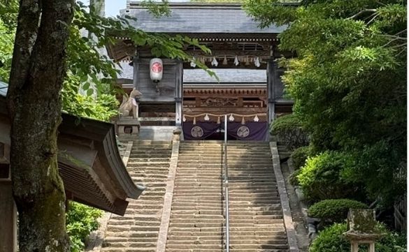 城山稲荷神社の階段