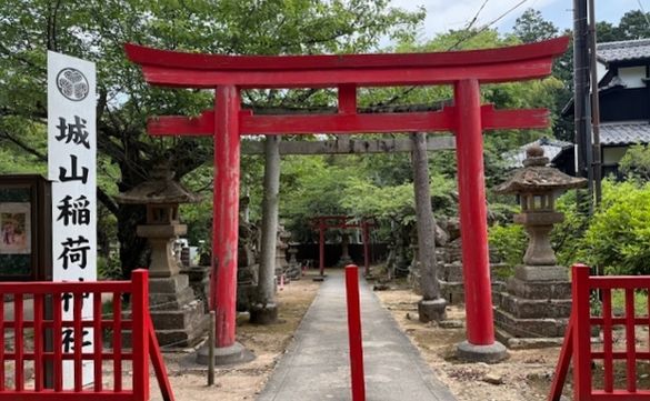 城山稲荷神社の鳥居