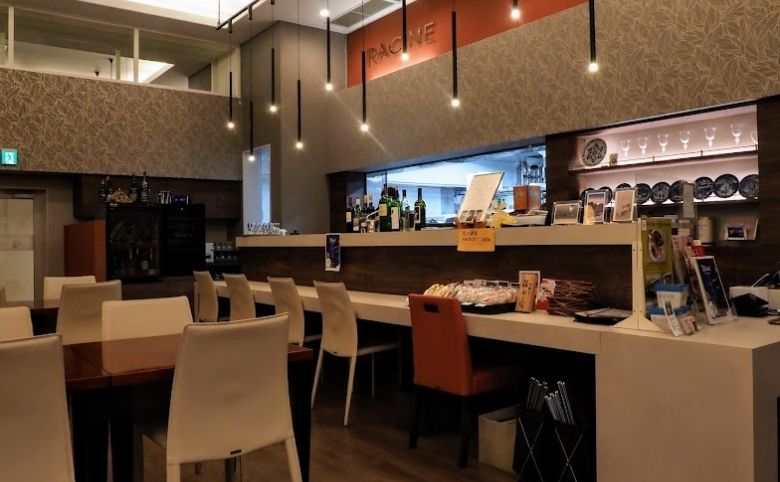 湖畔のレストラン ラシヌの店内